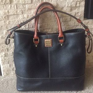 Classic Dooney & Bourke - Pebble Grain Chelsea